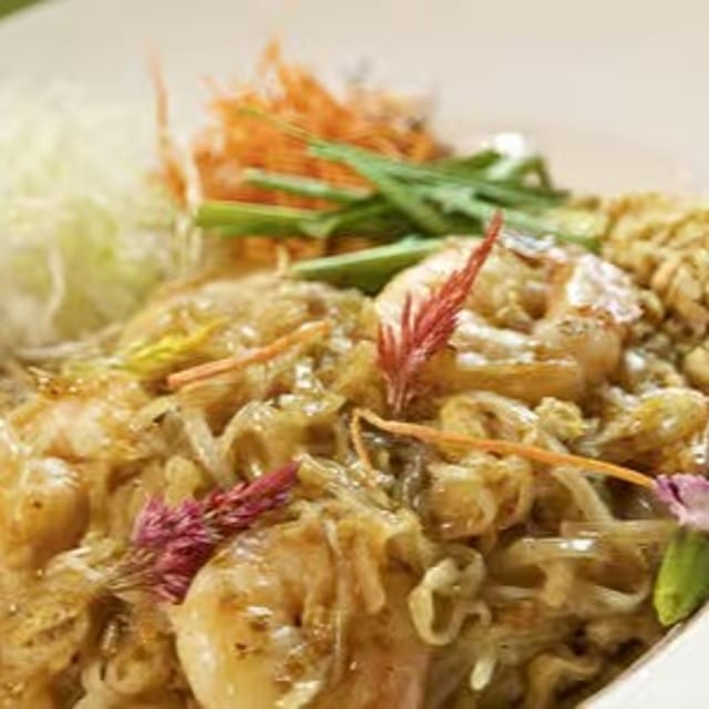 Traditional Pad Thai.