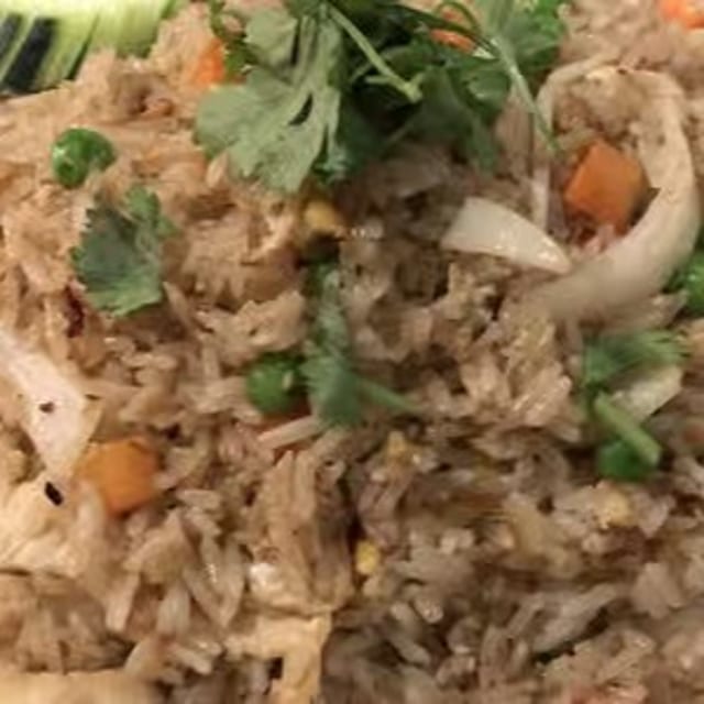 Kao Pad (House Fried Rice).